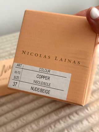 Sandalias Nicolas Lainas Beige y Dorado