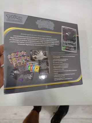 Caja Entrenador Élite Pokémon Oscuridad Absoluta
