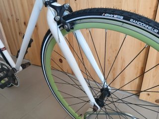 Bicicleta Megamo Blanca 28" Talla L con soporte