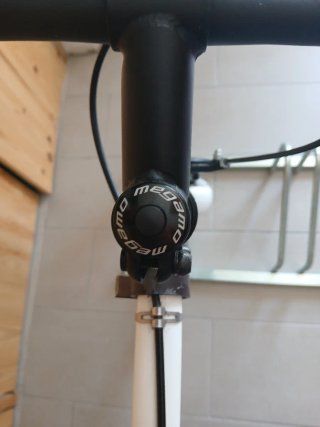 Bicicleta Megamo Blanca 28" Talla L con soporte