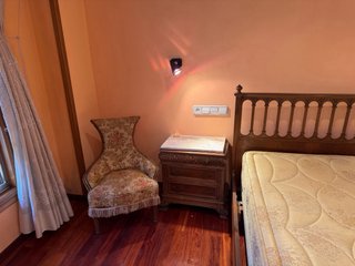 Conjunto dormitorio antiguo tallado con mármol