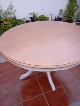 Mesa de comedor ovalada de madera
