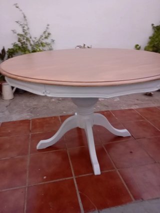 Mesa de comedor ovalada de madera