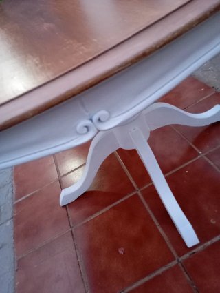 Mesa de comedor ovalada de madera
