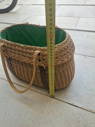 Cesta de mimbre con forro verde