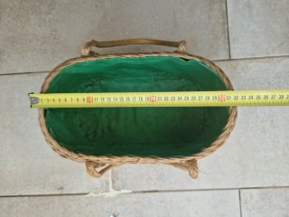 Cesta de mimbre con forro verde