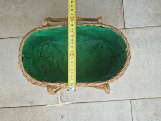 Cesta de mimbre con forro verde