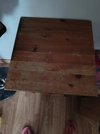 Mesita de noche de madera