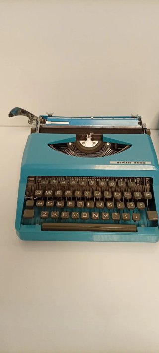 MAQUINA DE ESCRIBIR MARCA SEVILLE 3000 AZUL