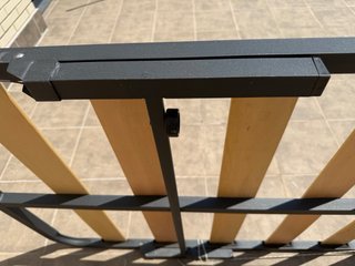 Base de cama metálica con lamas de madera con pata