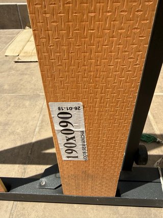 Base de cama metálica con lamas de madera con pata