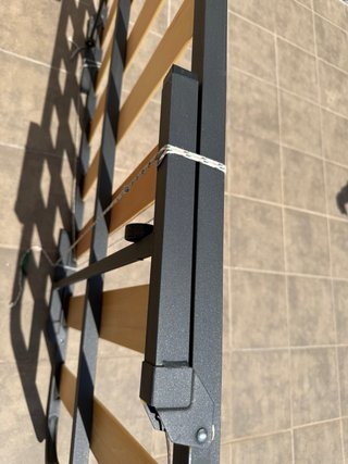 Base de cama metálica con lamas de madera con pata