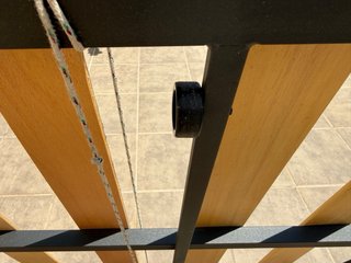 Base de cama metálica con lamas de madera con pata