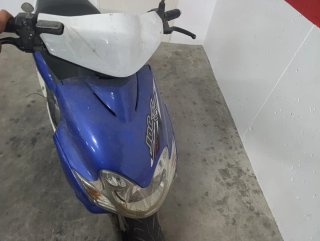 Yamaha Jog R Scooter Azul y Blanco