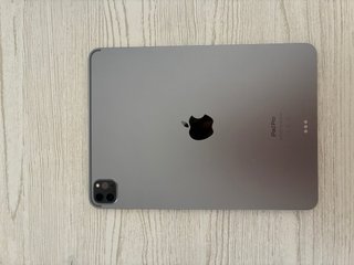 iPad Pro 11” 4ª Gen M2 128GB,Apple Pencil, teclado
