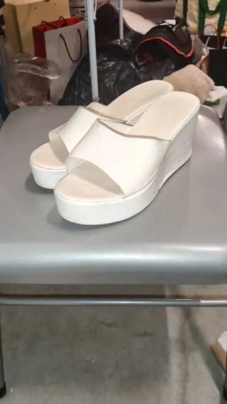 Sandalias blancas cuña