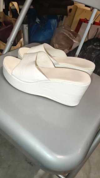 Sandalias blancas cuña