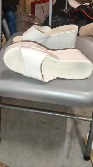 Sandalias blancas cuña