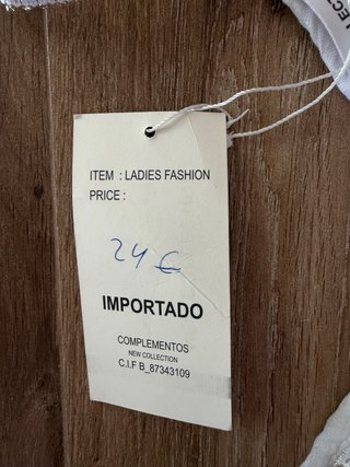 Vestido blanco estilo ibicenco