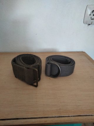 Cinturones de tela grises y marrones