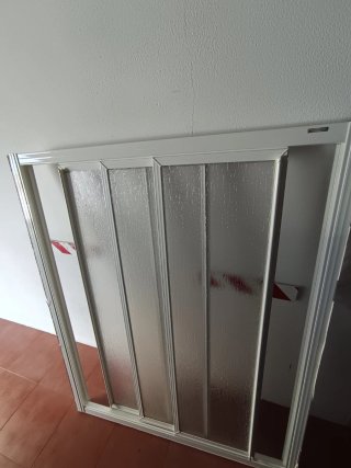 Mampara de ducha blanca