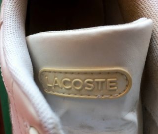 Zapatillas de hobre Lacoste de cuero blanco.