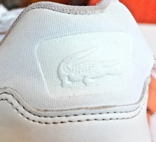 Zapatillas de hobre Lacoste de cuero blanco.