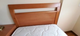 2,camas individuales madera con mesita noche