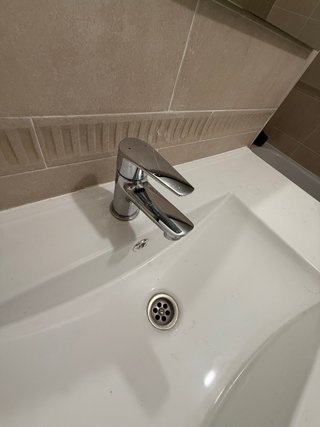 Mueble de baño madera y lavabo