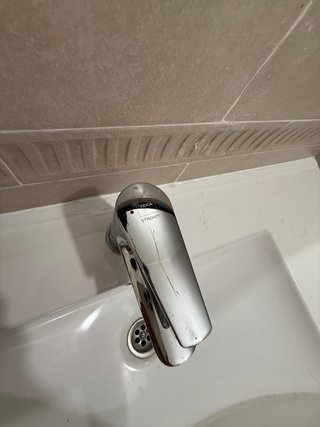 Mueble de baño madera y lavabo