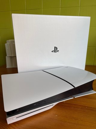 PlayStation 5 Slim- 1TB con lector y mando