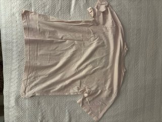 Camiseta Beige con Estampado Gráfico