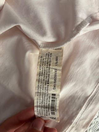 Camiseta Beige con Estampado Gráfico