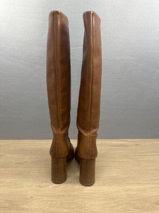 Botas altas de piel marrón Massimo Dutti