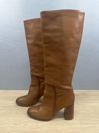 Botas altas de piel marrón Massimo Dutti
