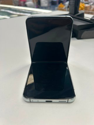 Samsung Galaxy Z Flip5