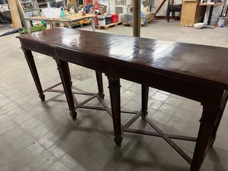 Mesa consola madera oscura