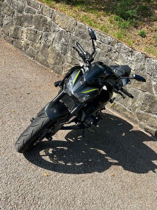 Kawasaki Z900 Negra y Verde