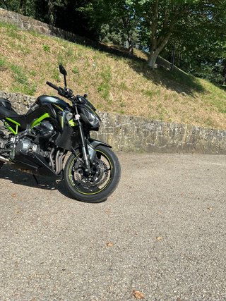 Kawasaki Z900 Negra y Verde