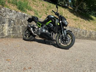 Kawasaki Z900 Negra y Verde