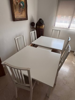 Conjunto de mesa extensible y 6 Sillas IKEA.