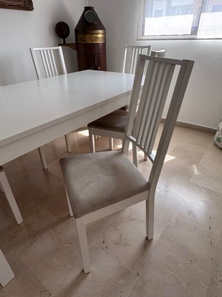 Conjunto de mesa extensible y 6 Sillas IKEA.