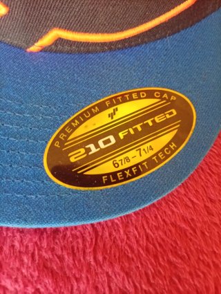 Gorra DC Negra y Azul Talla 210 Flexfit