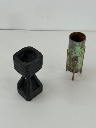 Lote Candelabro Madera y Jarrón Metal brutalista