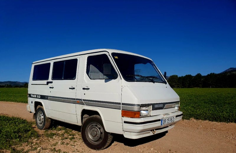 Nissan Trade 1996 - foto 1