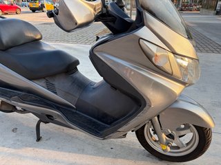 Suzuki Burgman AN 250 Gris 75800Km