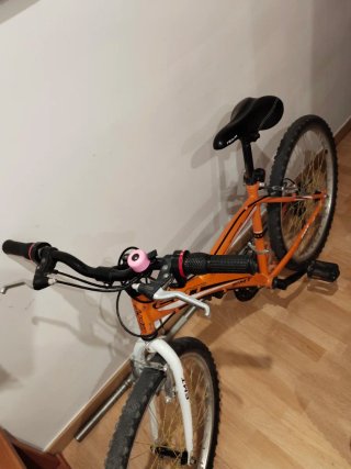 Bicicleta naranja para niña o niño, negociable