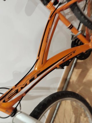 Bicicleta naranja para niña o niño, negociable
