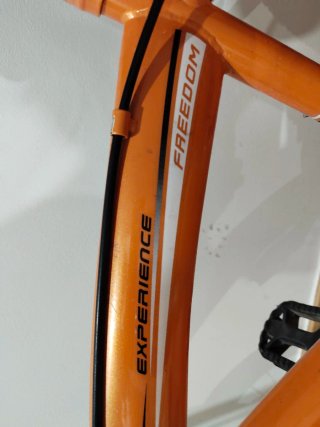 Bicicleta naranja para niña o niño, negociable