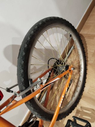 Bicicleta naranja para niña o niño, negociable